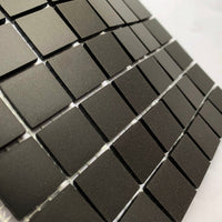 Winckelmans Noir – matte mozaïektegels van 20x20 mm op gaas
