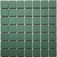Winckelmans Vert Foncé – mattapintaiset 20x20 mm mosaiikkilaatat verkkoon kiinnitettyinä