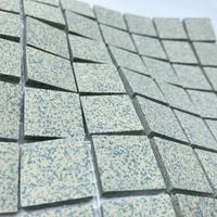Winckelmans Bleu 208 Mouchetés – mattapintaiset 20x20 mm mosaiikkilaatat verkkoon kiinnitettyinä