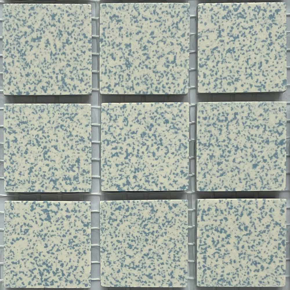 Winckelmans Bleu 208 Mouchetés – mattapintaiset 20x20 mm mosaiikkilaatat verkkoon kiinnitettyinä