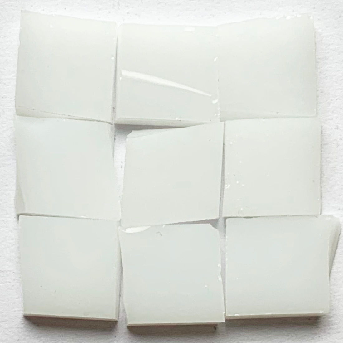 Detail van Tiffany Glacier Wit met negen glastegeltjes