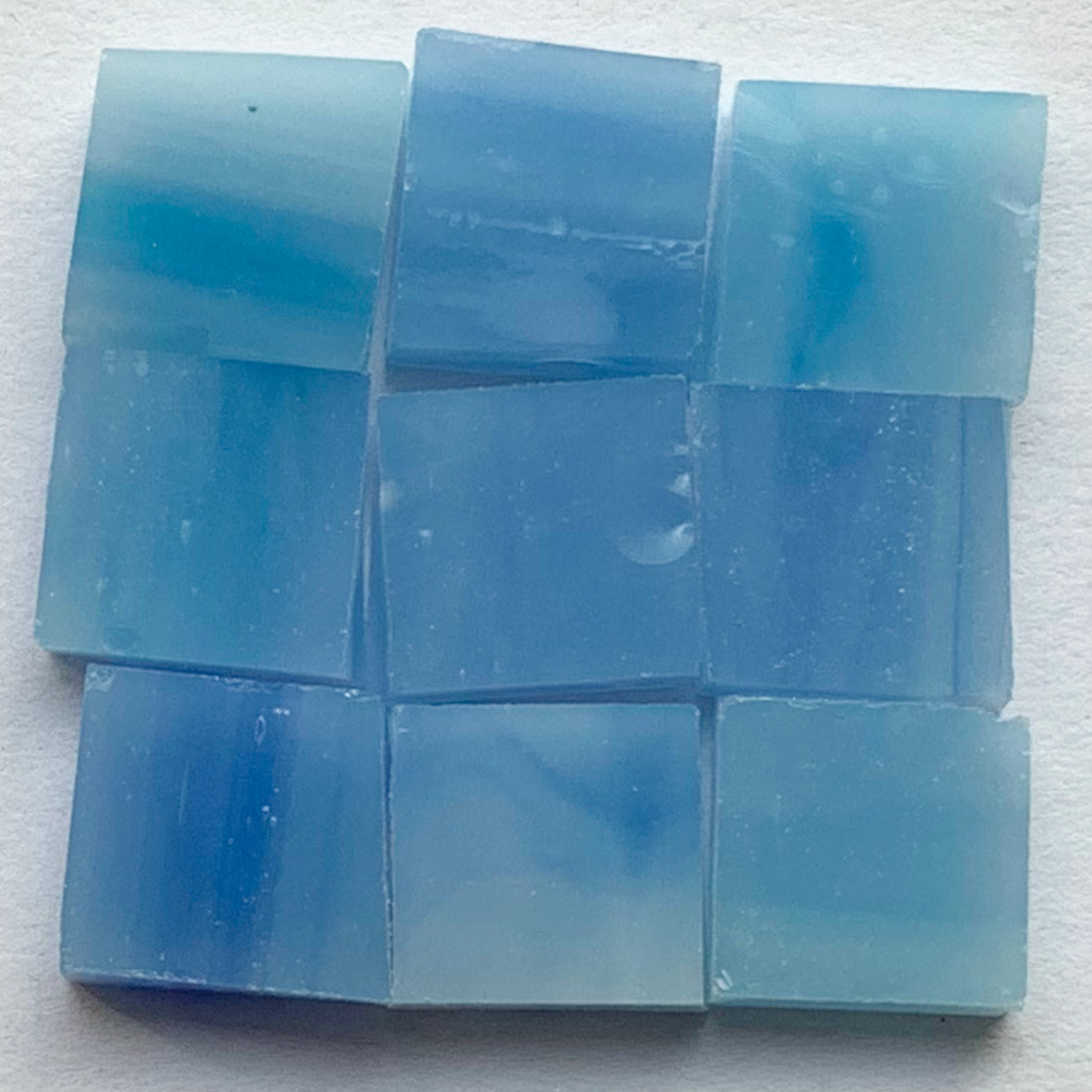 Detail van Tiffany Glacier Caraïbisch Blauw met negen glastegeltjes