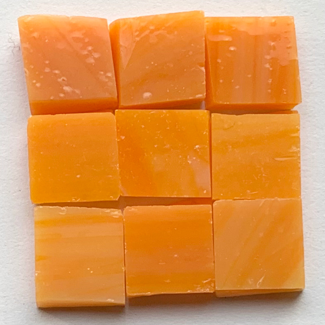 Detail van Tiffany Glacier Mango met negen glastegeltjes