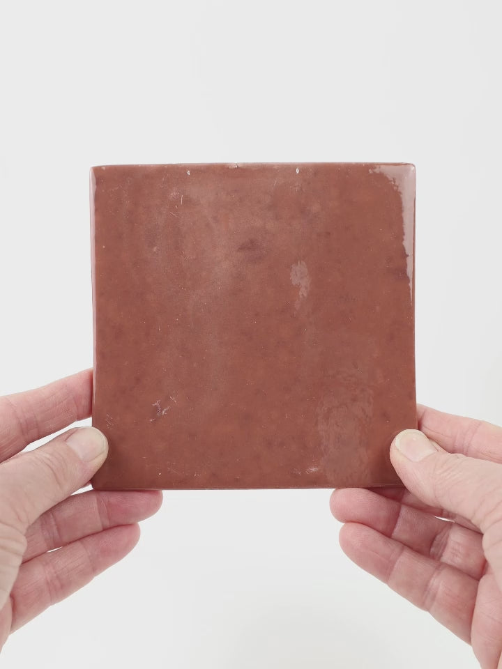 Video showing Morasutti Smalti mosaic tile – amber – 11.5 x 11.5 cm, rotated to show full tile