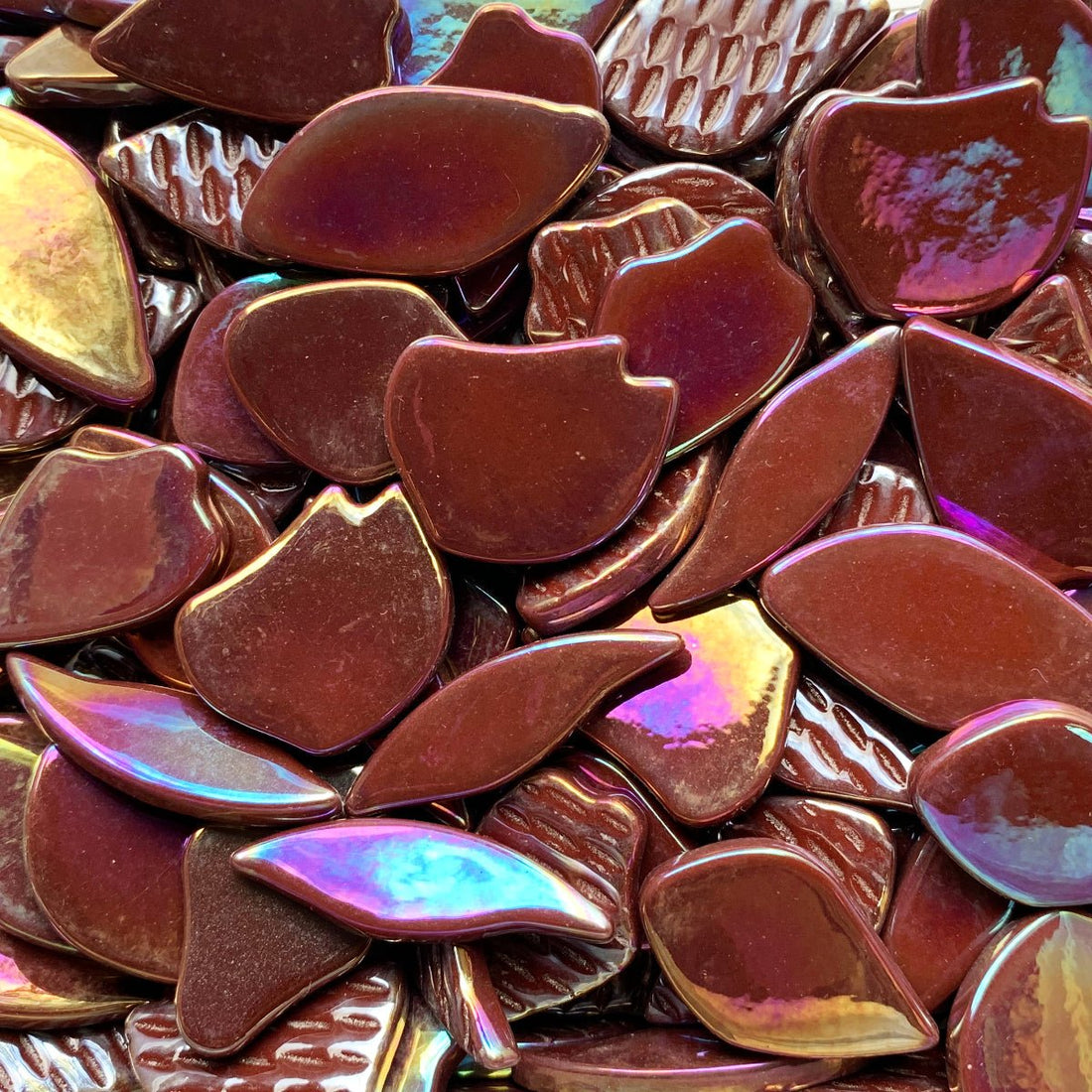 Lasimosaiikki – Helmiäishohtoiset lasiterälehdet bordeaux - mosaicshop