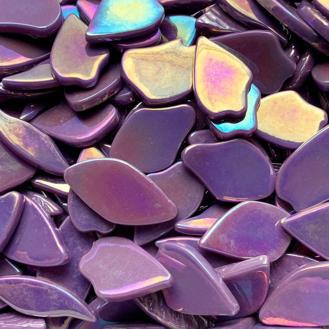 Lasimosaiikki – Helmiäishohtoiset lasiterälehdet magenta - mosaicshop