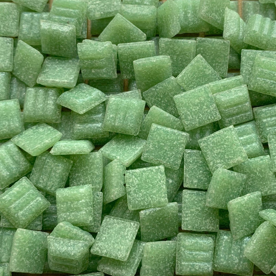 Lasimosaiikki 10mm keväänvihreä - mosaicshop