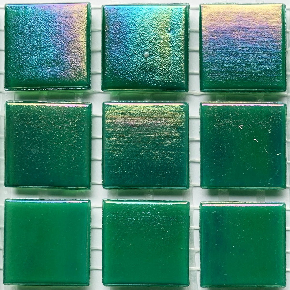 Irisoiva lasimosaiikki 20mm jadenvihreä - mosaicshop