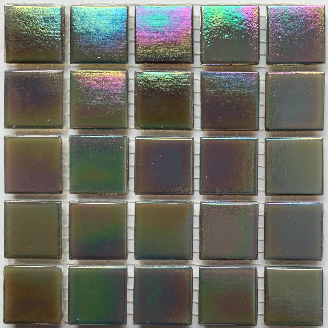Irisoiva lasimosaiikki 20mm sumukristalli - mosaicshop