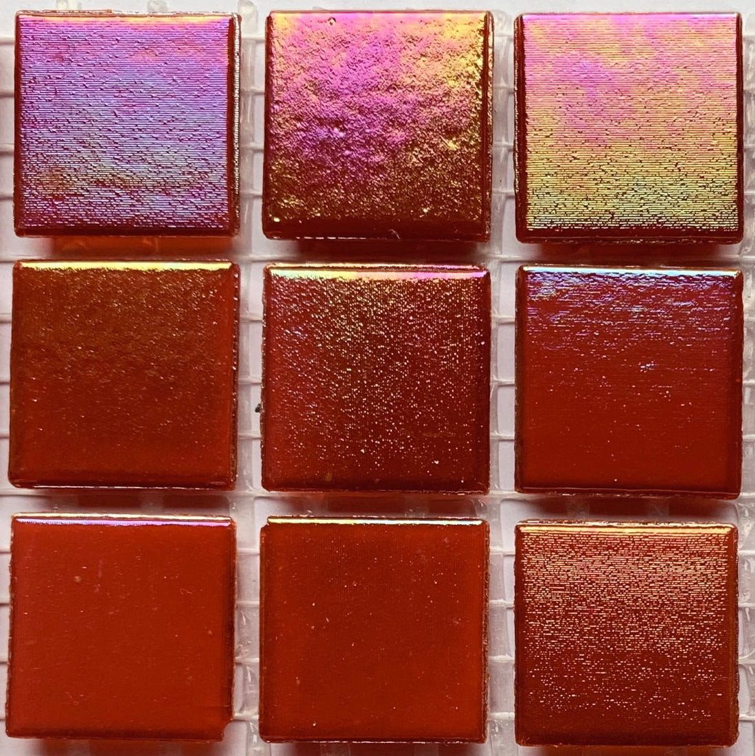 Irisoiva lasimosaiikki 20mm rubiininpunainen - mosaicshop