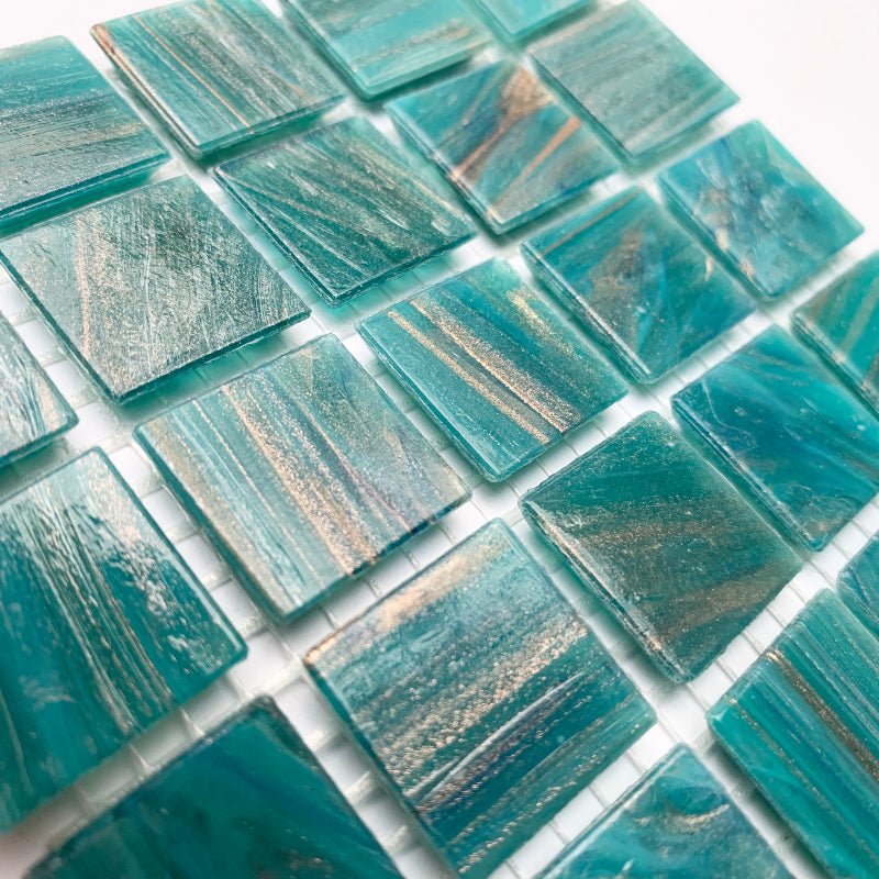 Kultasuoninen lasimosaiikki 20mm aventuriini - mosaicshop