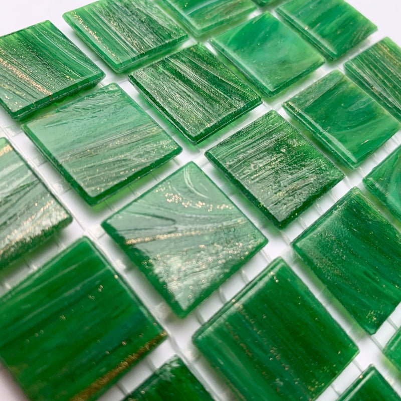 Kultasuoninen lasimosaiikki 20mm malakiitti - mosaicshop