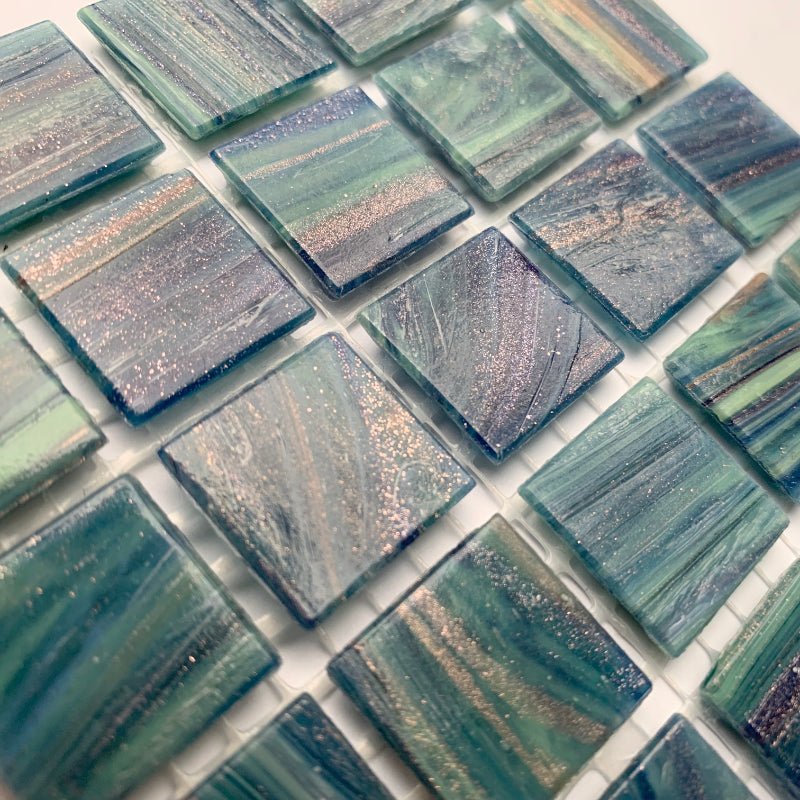 Kultasuoninen lasimosaiikki 20mm turmaliini - mosaicshop