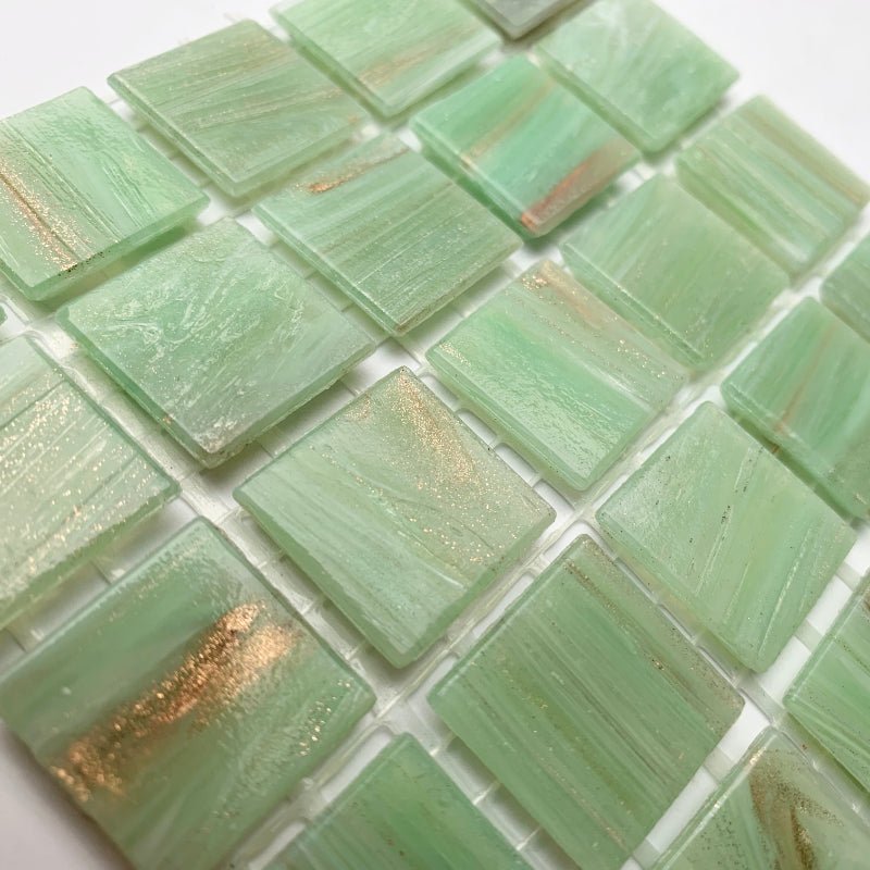 Kultasuoninen lasimosaiikki 20mm saniainen - mosaicshop