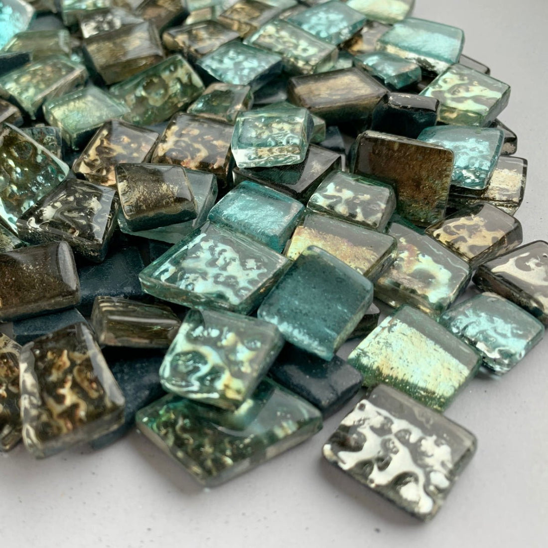 Lasimosaiikki – Peilipintainen lasilaatta huurresekoitus - mosaicshop