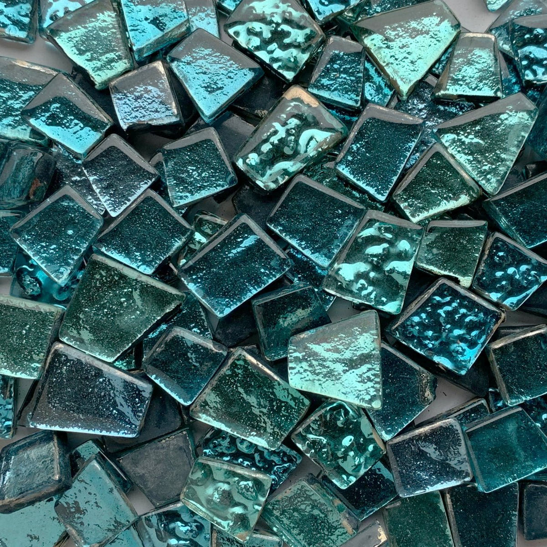 Lasimosaiikki – Peilipintainen lasilaatta vesisekoitus - mosaicshop