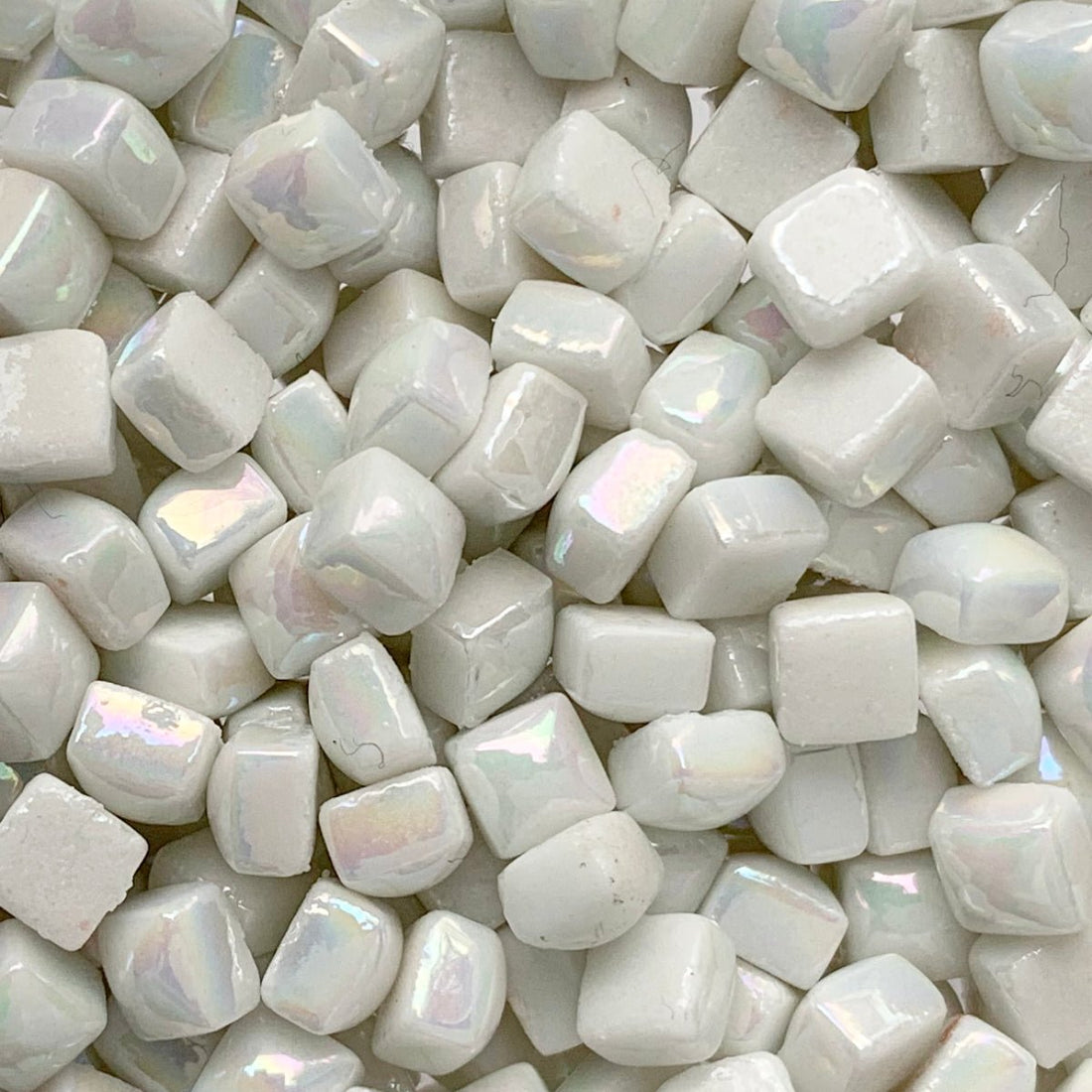 Mikrolasimosaiikki 4,8mm helmiäishohtoinen valkoinen - mosaicshop