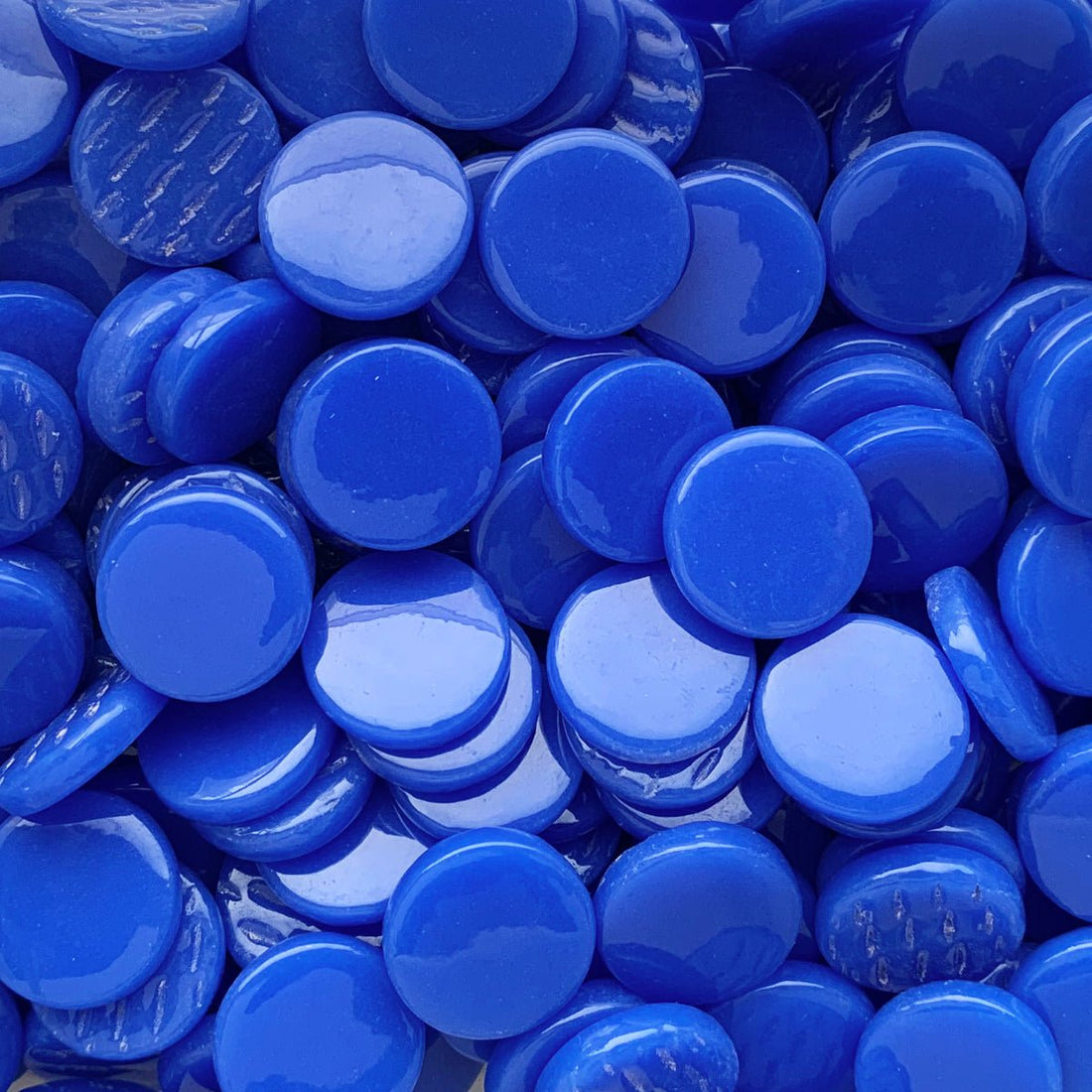 Lasimosaiikki – Pyöreä lasilaatta 18mm loistavansininen - mosaicshop
