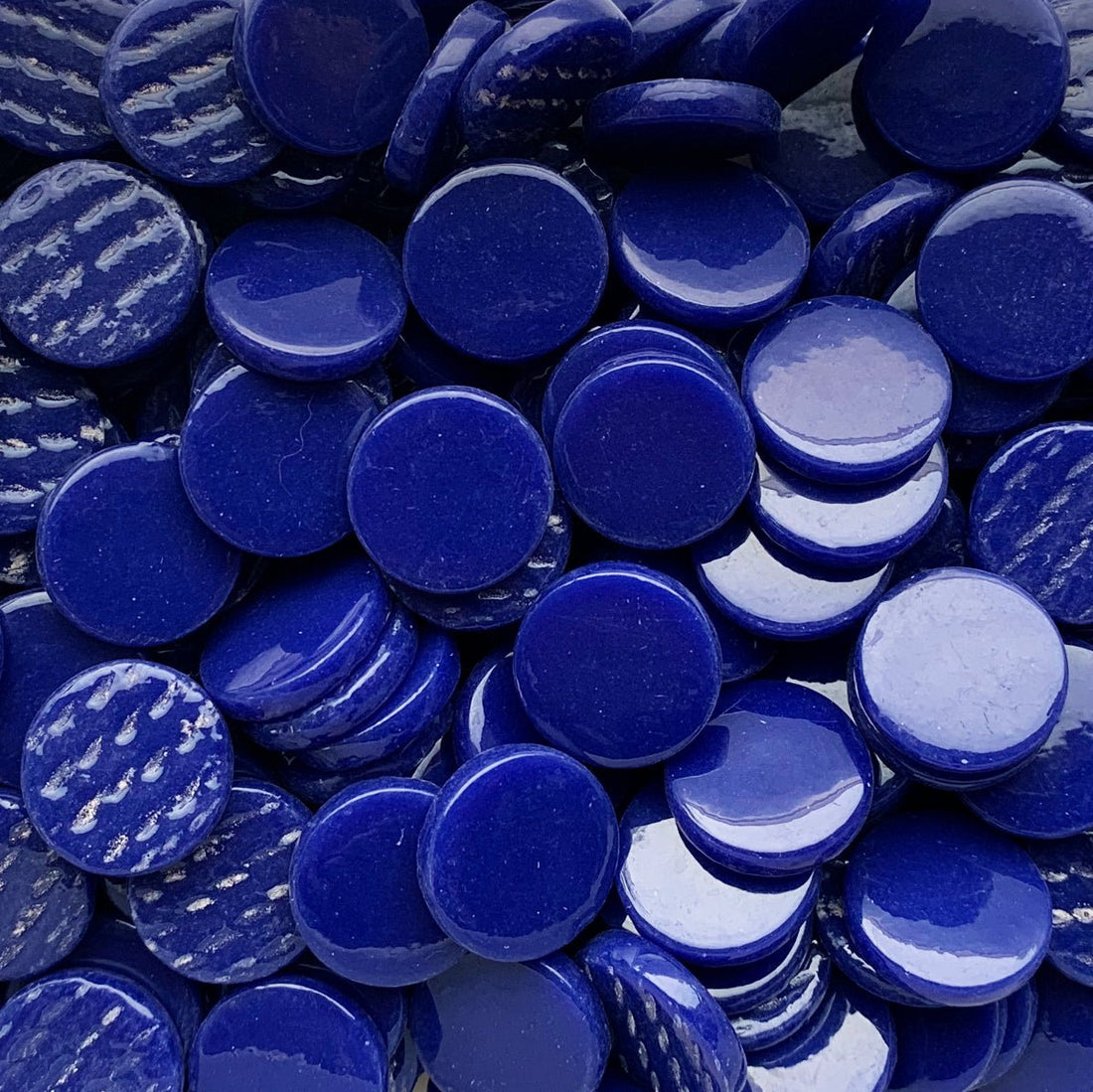 Lasimosaiikki – Pyöreä lasilaatta 18mm tummansininen - mosaicshop