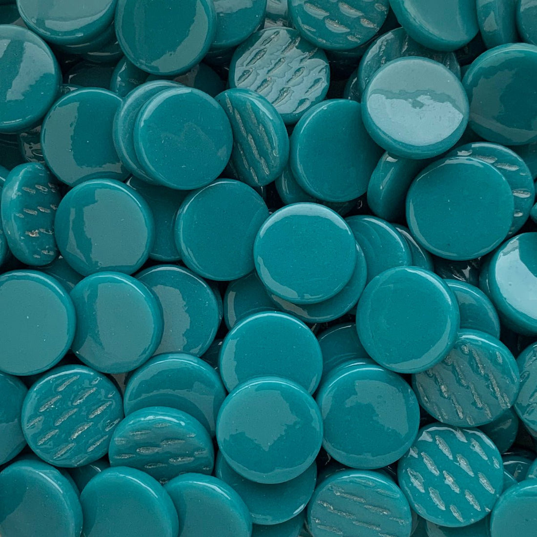 Lasimosaiikki – Pyöreä lasilaatta 18mm tummansyaani - mosaicshop