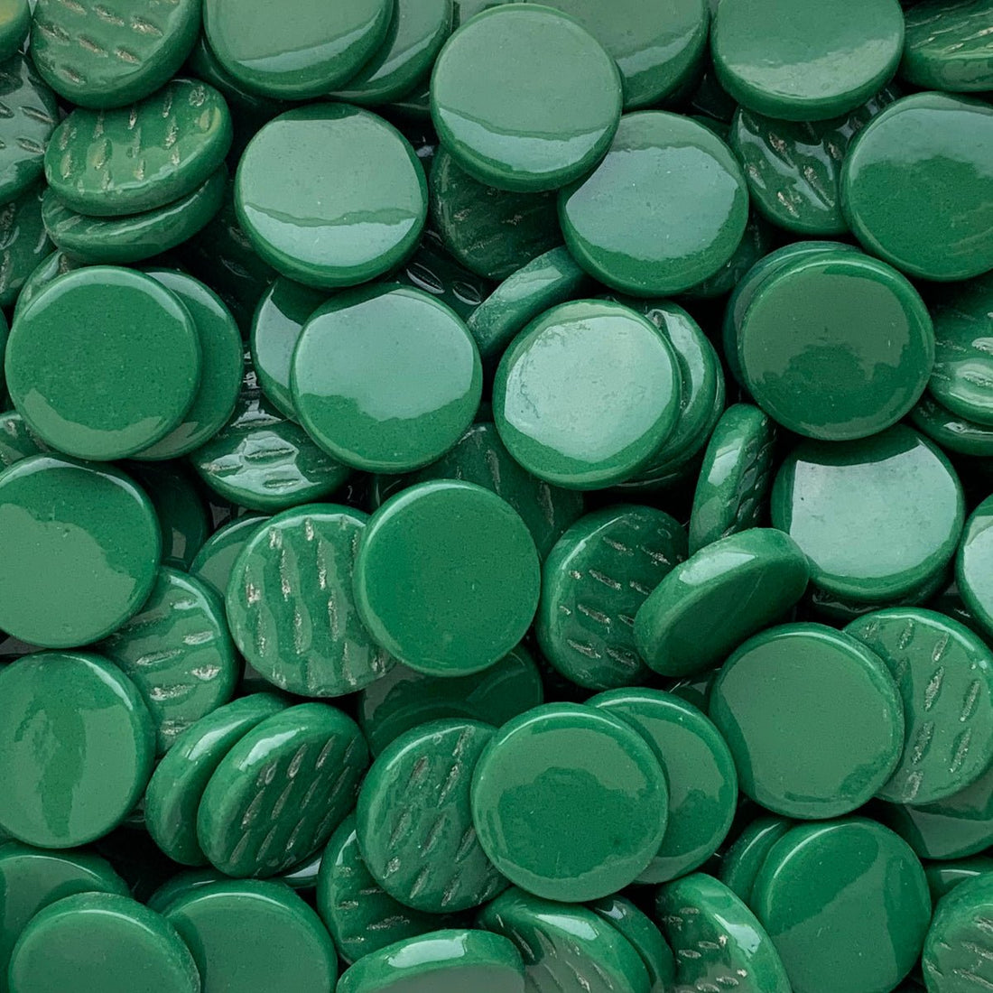 Lasimosaiikki – Pyöreä lasilaatta 18mm tummanvihreä - mosaicshop