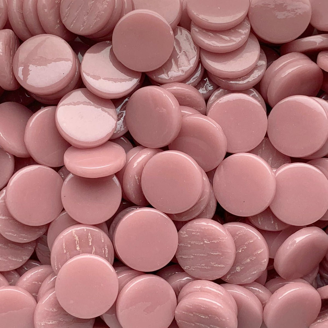 Lasimosaiikki – Pyöreä lasilaatta 18mm tumma vaaleanpunainen - mosaicshop