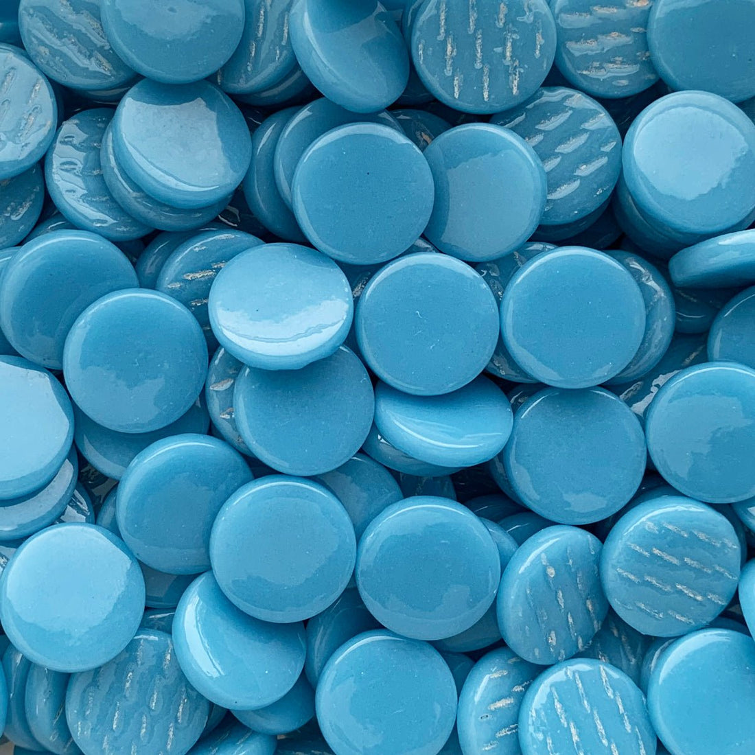 Lasimosaiikki – Pyöreä lasilaatta 18mm vaaleansininen - mosaicshop
