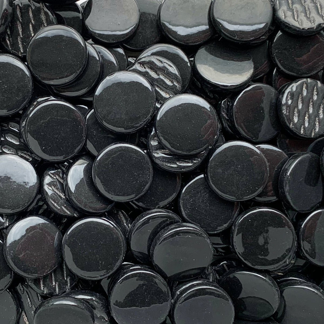 Lasimosaiikki – Pyöreä lasilaatta 18mm musta - mosaicshop