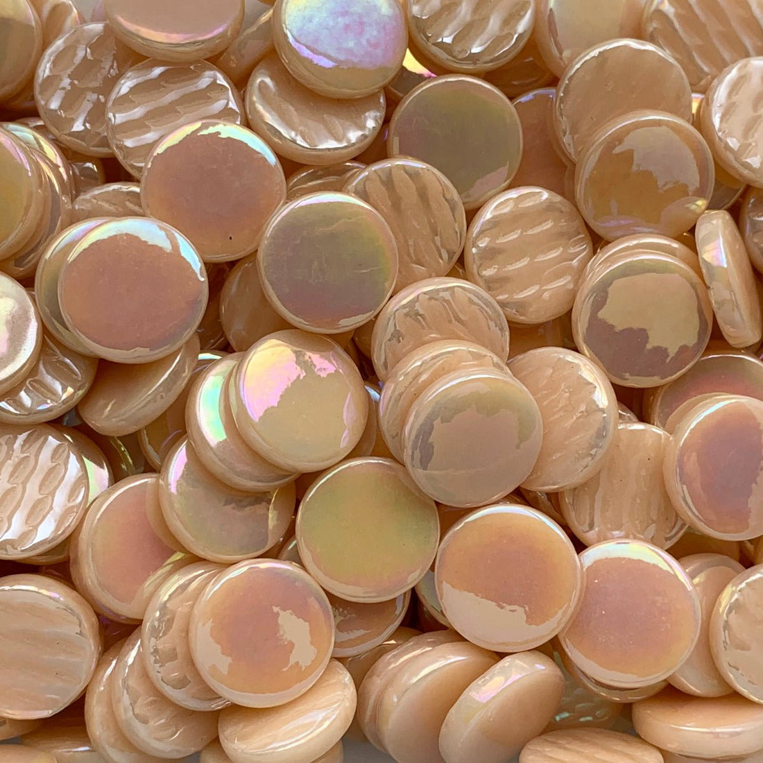 Lasimosaiikki – Helmiäishohtoinen pyöreä lasilaatta 18mm Blush - mosaicshop