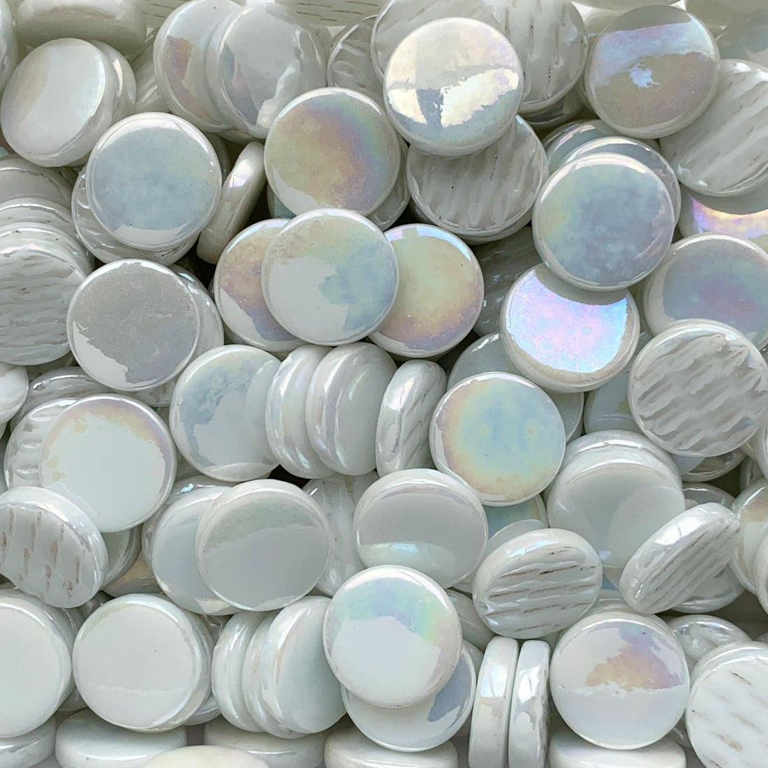 Verre Mosaique - glass mosaic -Glasmosaik-glasmozaïek-Ronde Glastegel Parelmoer 18mm Opaalwit - mosaicshop