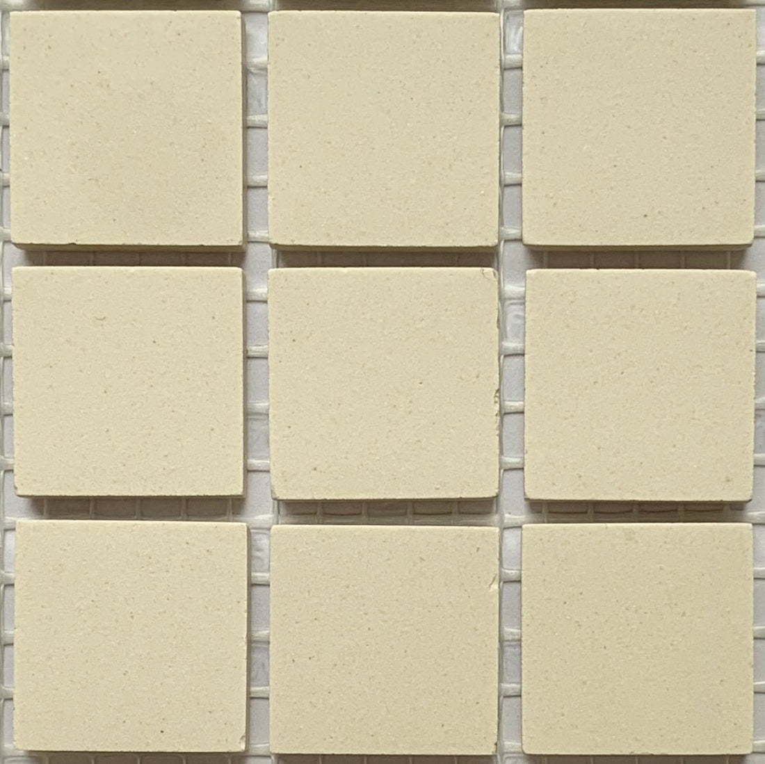 Winckelmans Blanc – matte Mosaikfliesen im Format 20x20 mm auf Netz