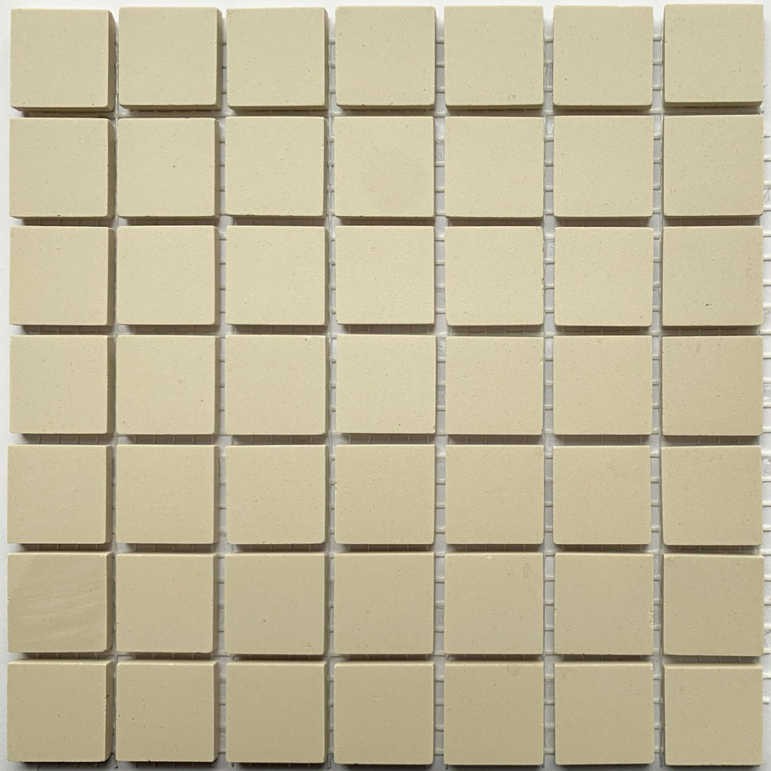 Winckelmans Blanc – matte Mosaikfliesen im Format 20x20 mm auf Netz