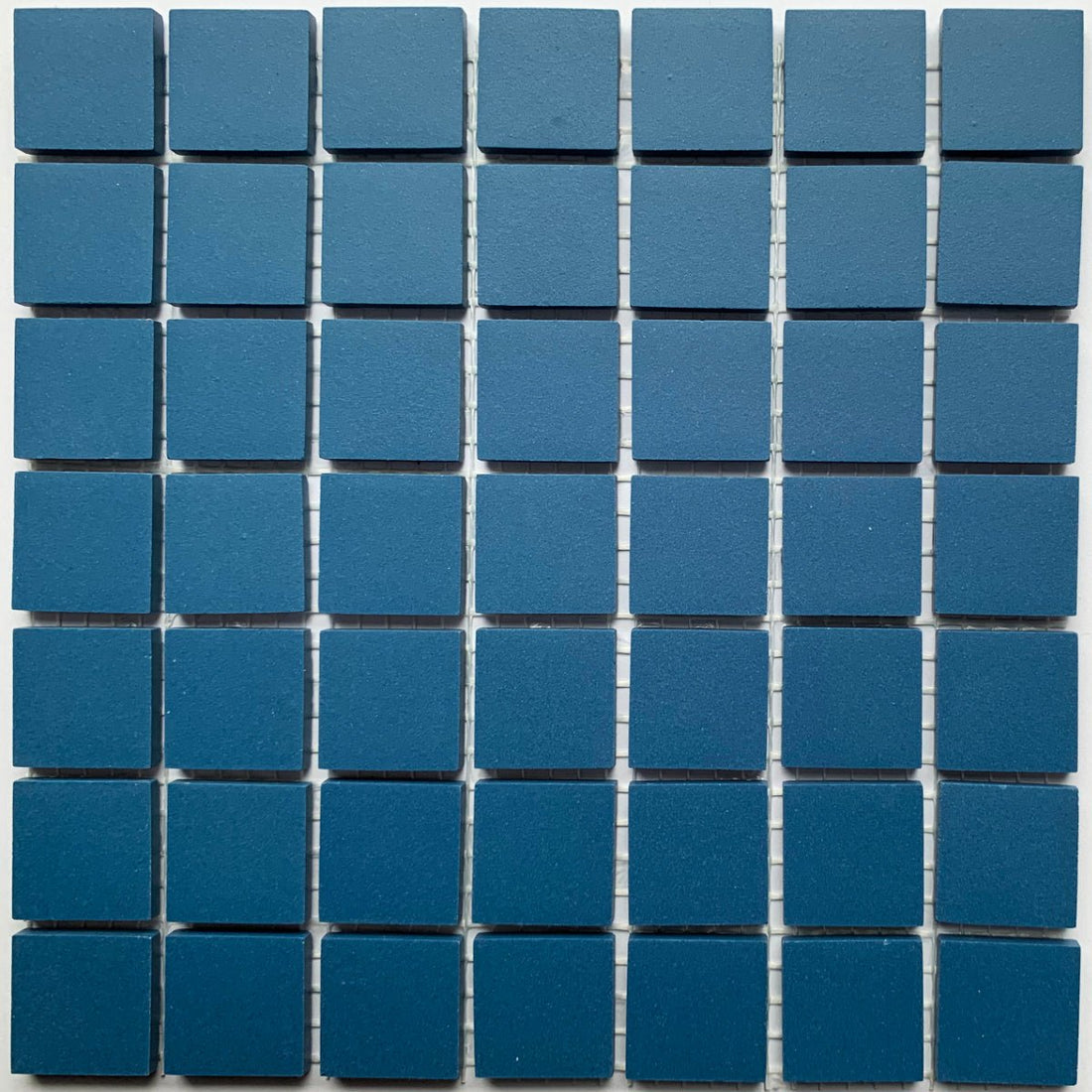 Winckelmans Bleu Nuit – matte mosaikfliser på 20x20 mm på net