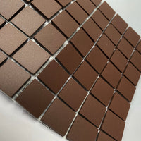 Winckelmans Brun – mattapintaiset 20x20 mm mosaiikkilaatat verkkoon kiinnitettyinä