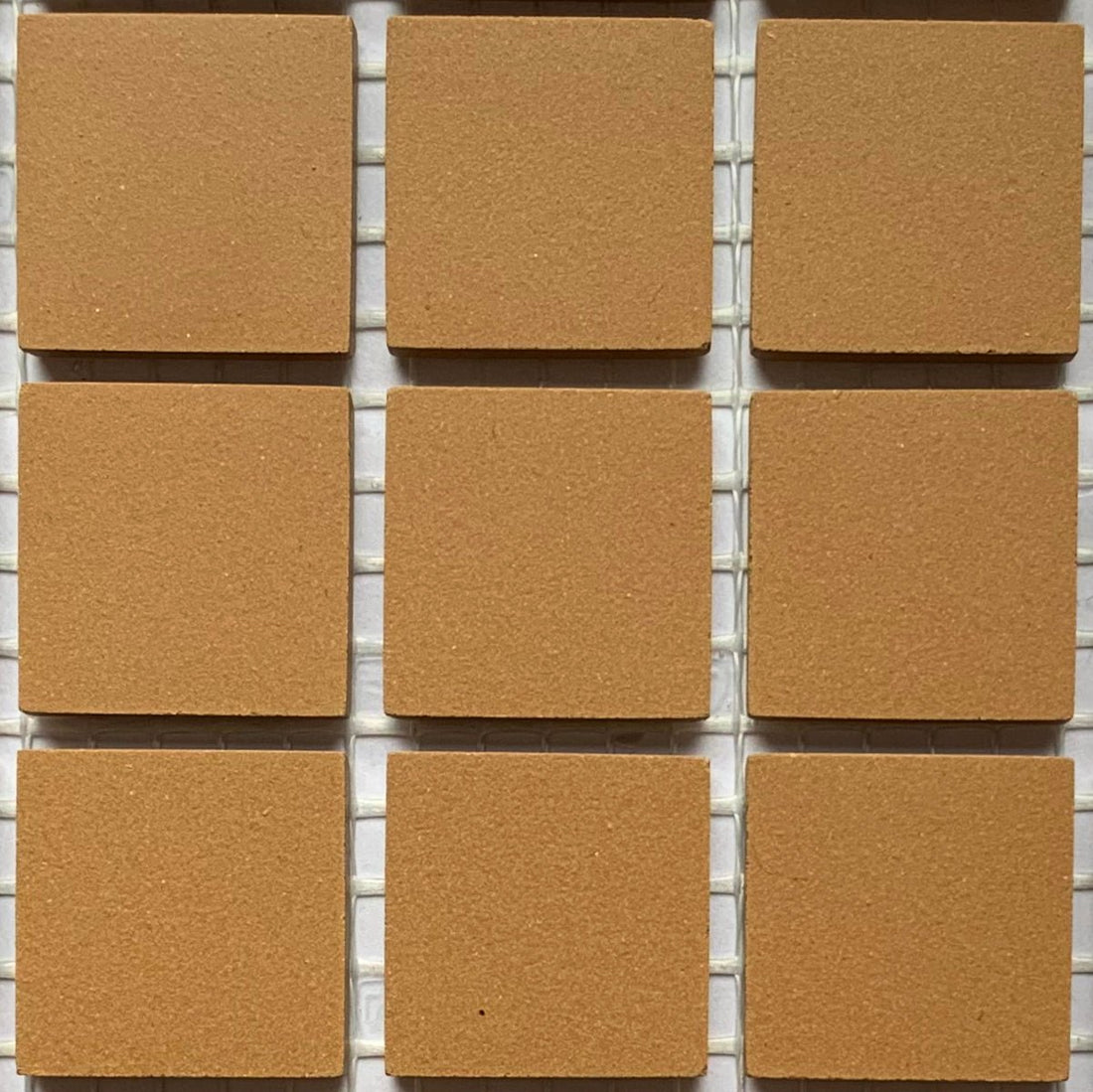 Winckelmans Caramel – matte mozaïektegels van 20x20 mm op gaas