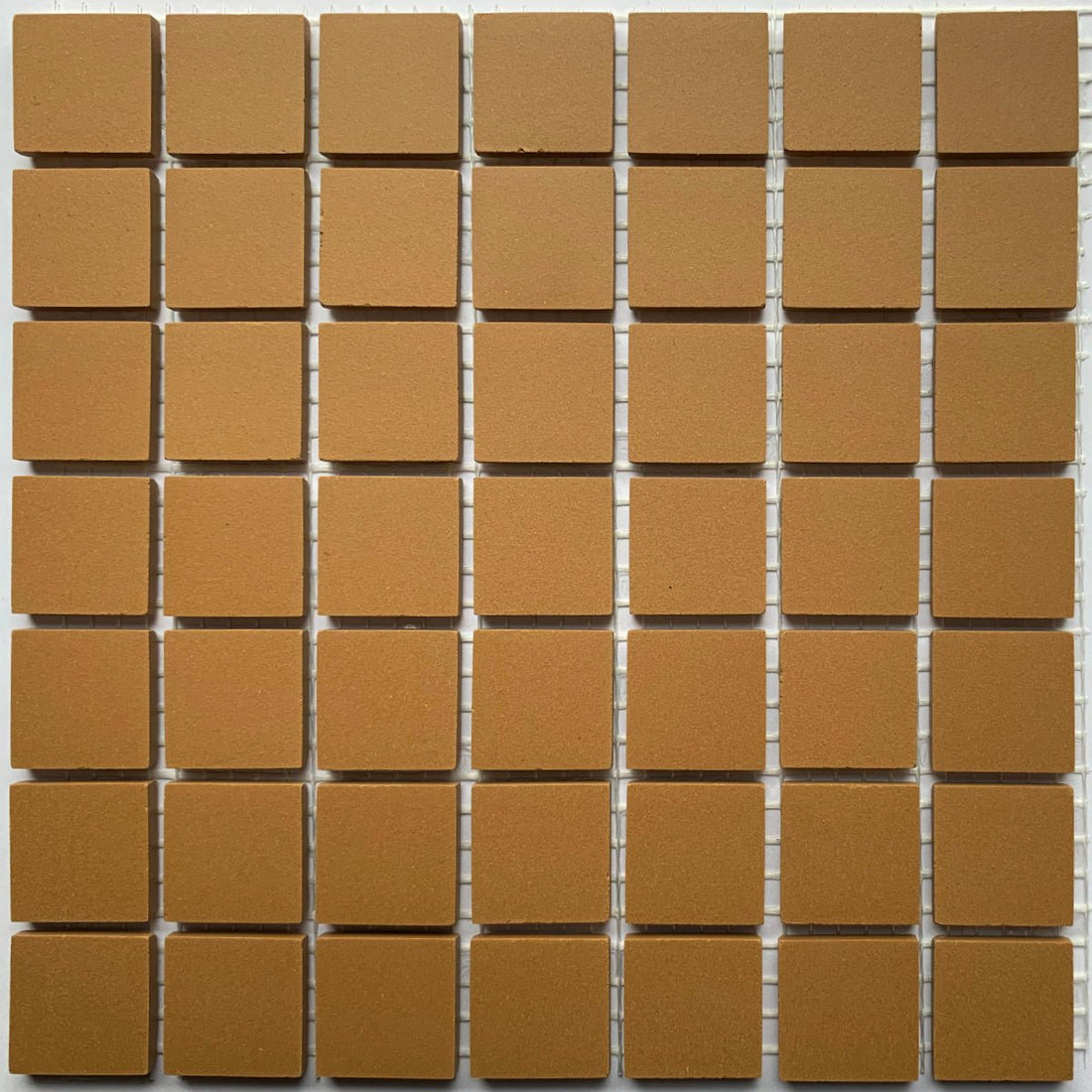 Winckelmans Caramel – matte mozaïektegels van 20x20 mm op gaas