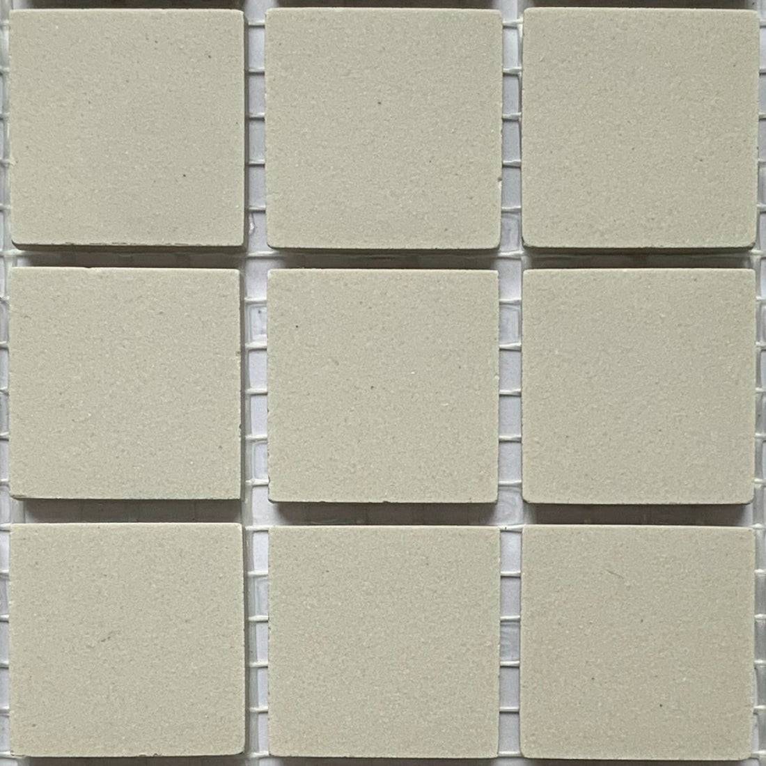 Winckelmans Perle – matte mosaikfliser på 20x20 mm på net