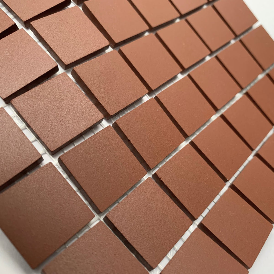 Winckelmans Rouge – matta mosaikplattor, 20x20 mm på nät