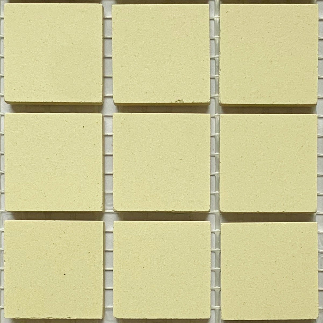 Winckelmans Vanille – matte Mosaikfliesen im Format 20x20 mm auf Netz